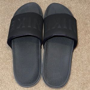 I’m selling never worn slides was too small for me